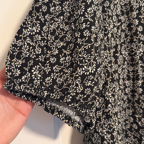 ☀️ Universal Thread Black and White Floral Babydoll Dress with Pockets NWT - Picture 3 of 6